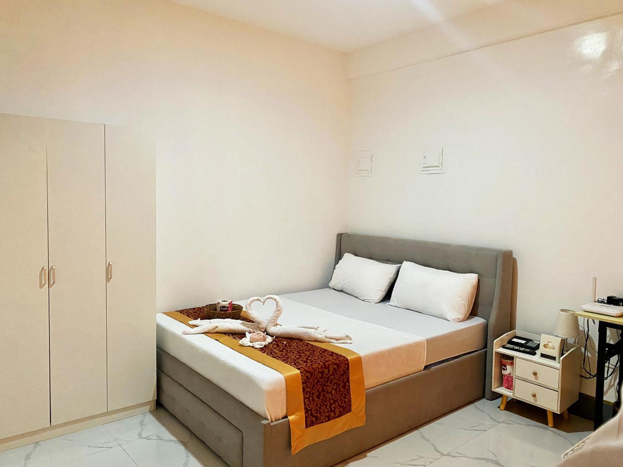 Legends Hotel & Restaurant - Lemery And Taal Dış mekan fotoğraf