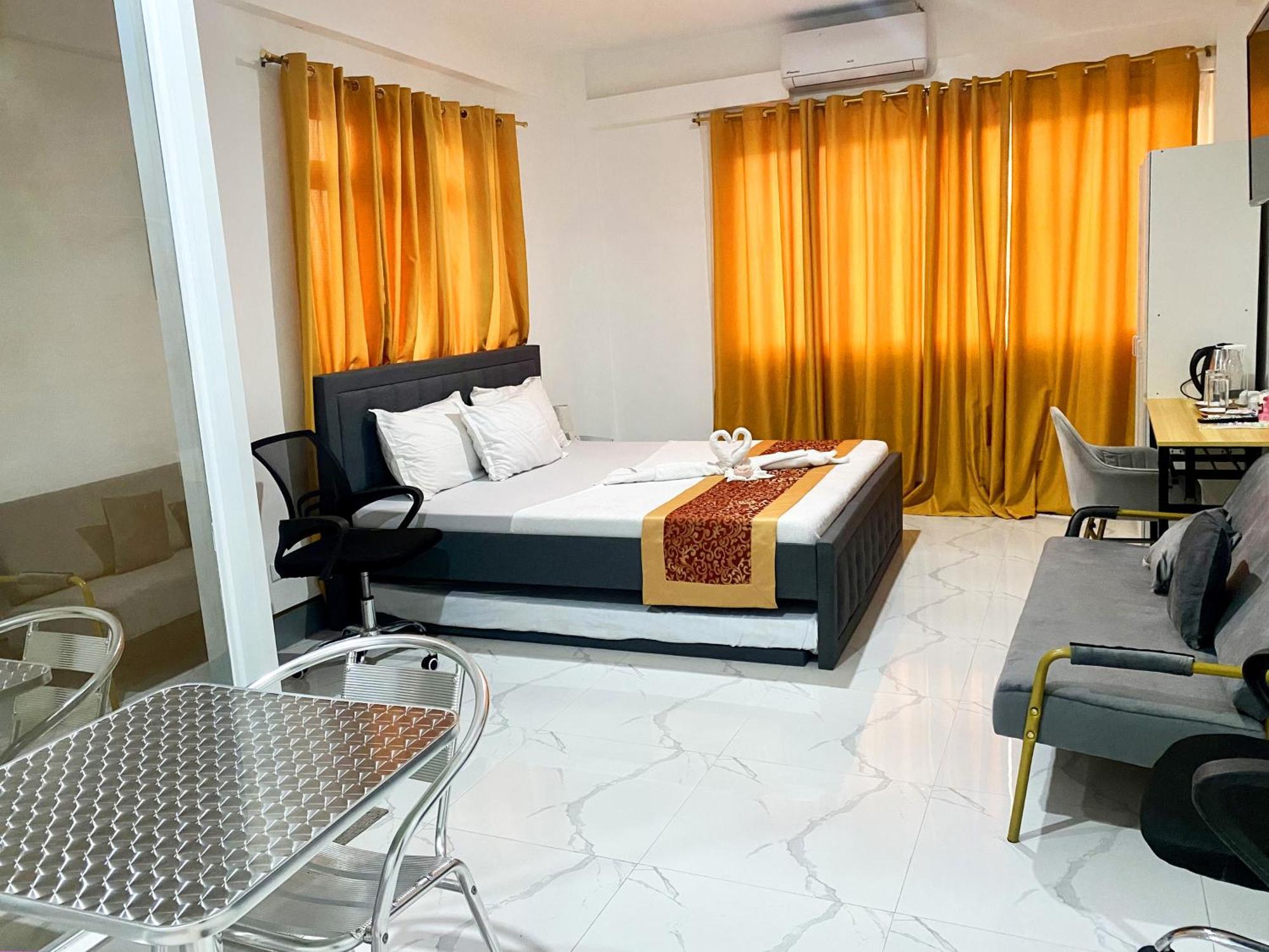 Legends Hotel & Restaurant - Lemery And Taal Dış mekan fotoğraf