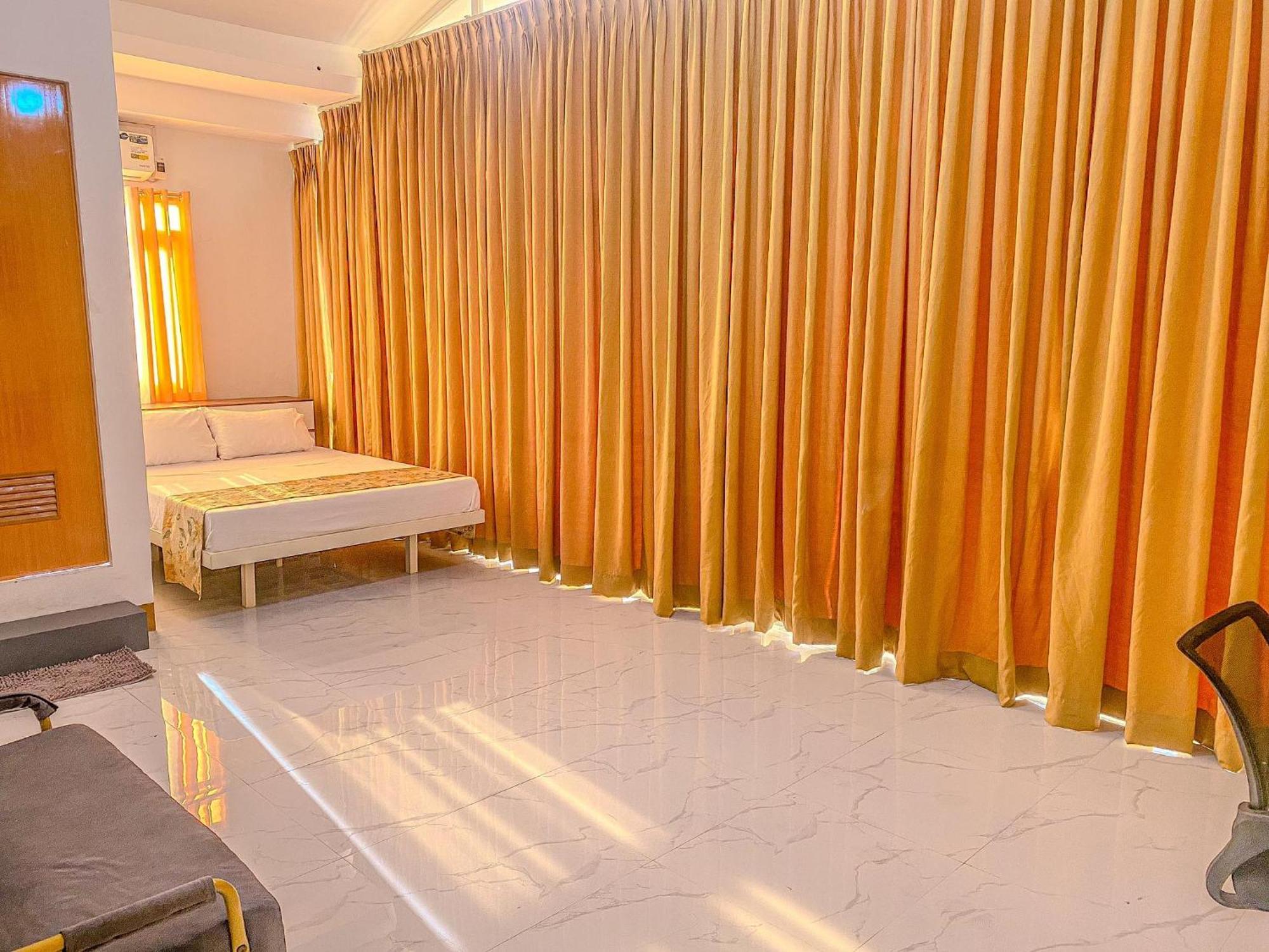 Legends Hotel & Restaurant - Lemery And Taal Dış mekan fotoğraf